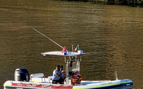 Reti da pesca illegali in Arno: intervento del Reparto Nautico della Polizia Locale