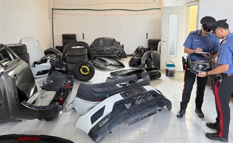 Riciclaggio e ricettazione di auto rubate, sei arresti