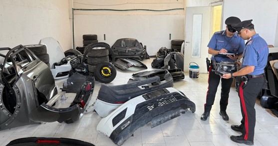 Riciclaggio e ricettazione di auto rubate, sei arresti
