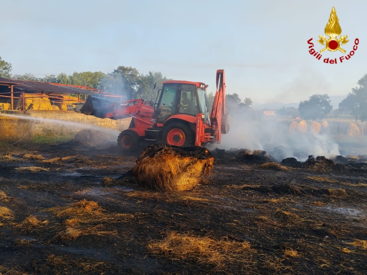 L’incendio alla Remat Italia, un’altra giornata di lavoro per i Vigili del Fuoco / FOTO