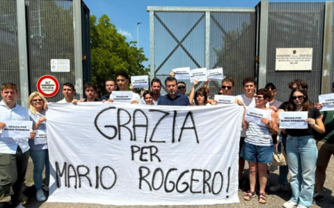 Salvini visita Roggero in carcere. La Lega valuta una candidatura, resta aperta la strada della grazia
