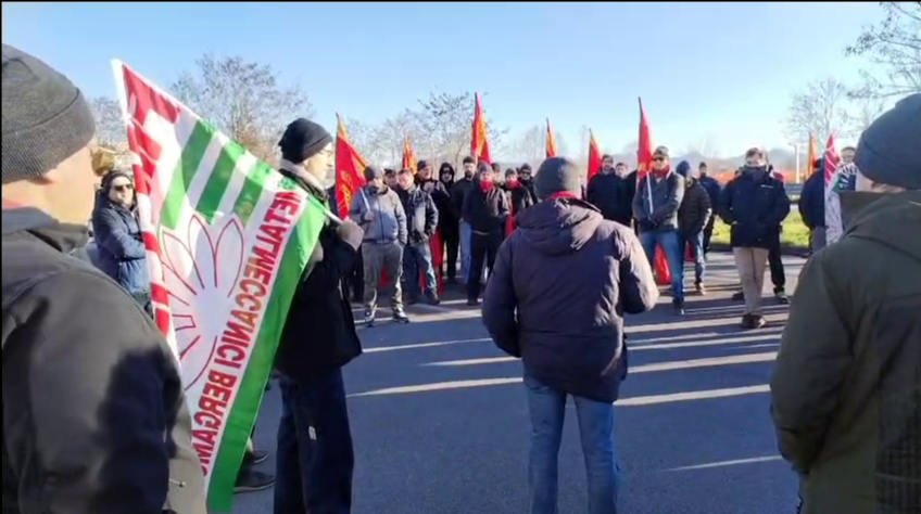 Sanità privata e Rsa, anche i sindacati bergamaschi in piazza: «Serve il rinnovo dei contratti»