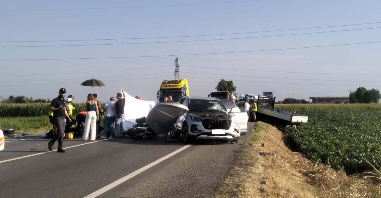 Schianto auto-moto sulla Sp16 a Rovato,  grave un motociclista