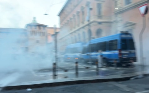 Scontri tra polizia e manifestanti