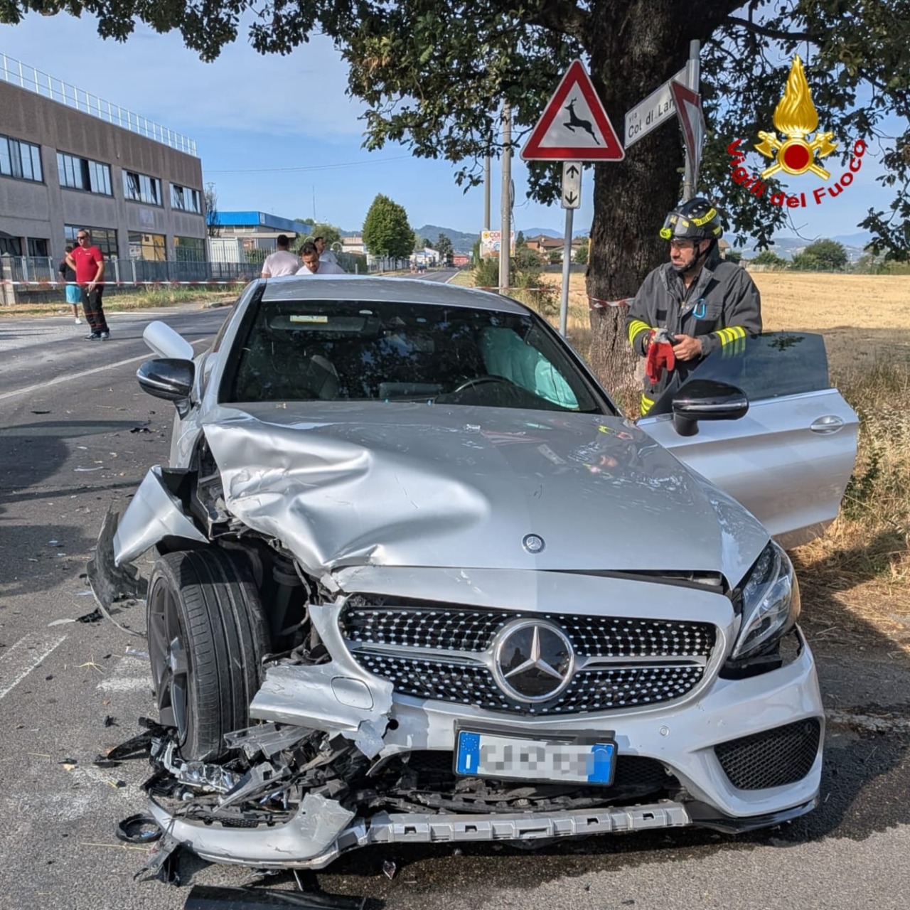 Scontro tra due auto: grave un conducente
