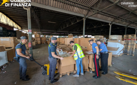 Scoperta fabbrica clandestina di sigarette, sequestro da 10 tonnellate