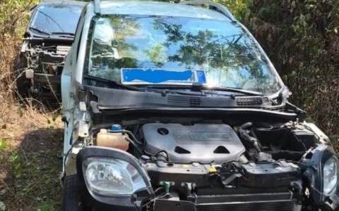 Scoperte da un cittadino due auto “cannibalizzate”