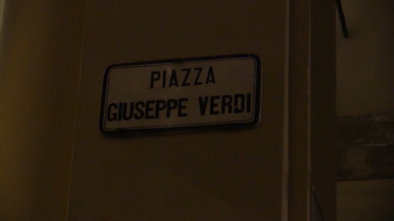 Insulti razzisti e poi l’aggressione: 23enne ferito in Piazza Verdi
