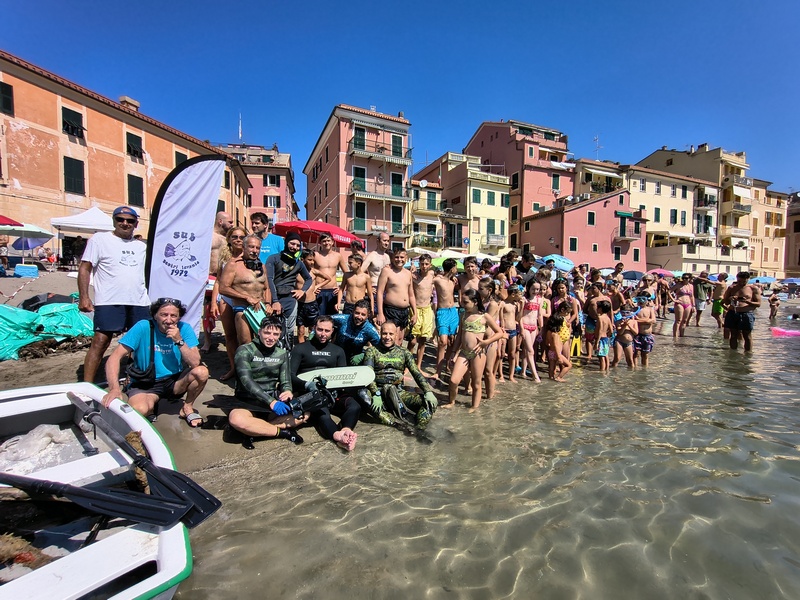 Sestri Levante, successo per la 54ª “Giornata dei Fondali Puliti” nella Baia del Silenzio