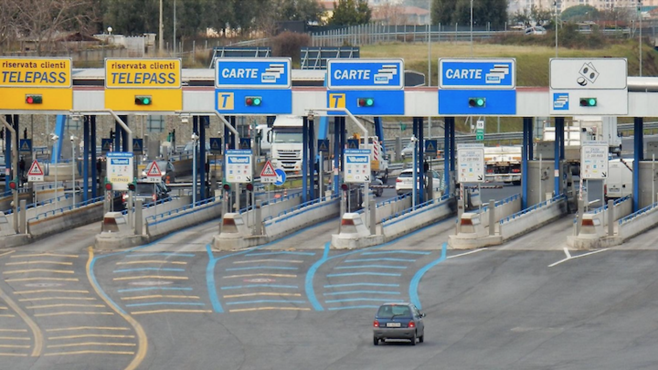 Sicurezza stradale, Autostrade per l’Italia lancia la campagna estiva con Sabatini e Lollobrigida