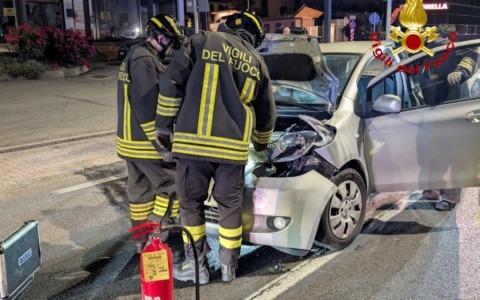 Sonico, incidente sulla SS42: due le autovetture coinvolte, tre i feriti