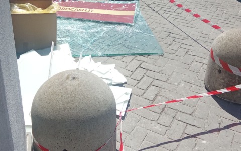 Spaccata al negozio Orocash di via Mantova a Montichiari