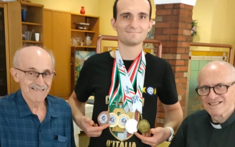Sport oltre l’autismo,  trionfo nel giavellotto per l’ex chierichetto di Robbiano