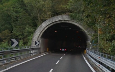 Ss36: galleria Montepiazzo chiusa in direzione sud, traffico deviato sulla Sp72. Lunghe code