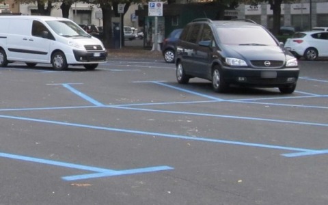 Stalli blu gratis nelle due settimane di agosto a Tortona e a Casale Monferrato