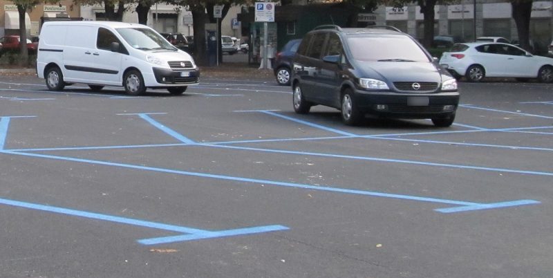 Stalli blu gratis nelle due settimane di agosto a Tortona e a Casale Monferrato