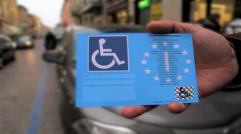 Stop al certificato medico e alla visita in presenza: cambia la legge sul pass disabili