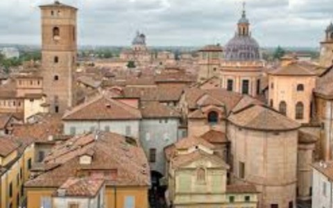 Stretta sugli orari dei negozi di vicinato in centro: disposta la chiusura dalle ore 22 alle ore 6