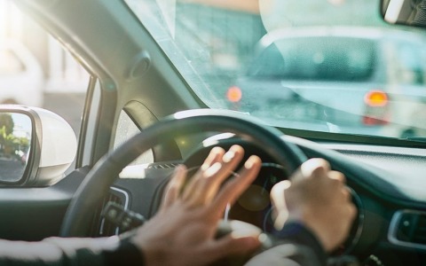 Sulle strade bergamasche manca la gentilezza: un automobilista su due chiede più rispetto