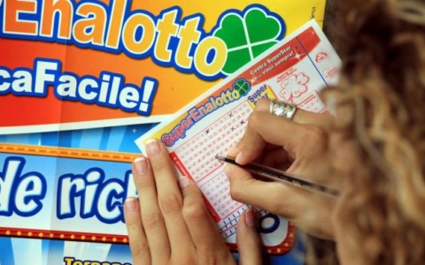 Superenalotto, con una semplice schedina vince oltre 200mila euro