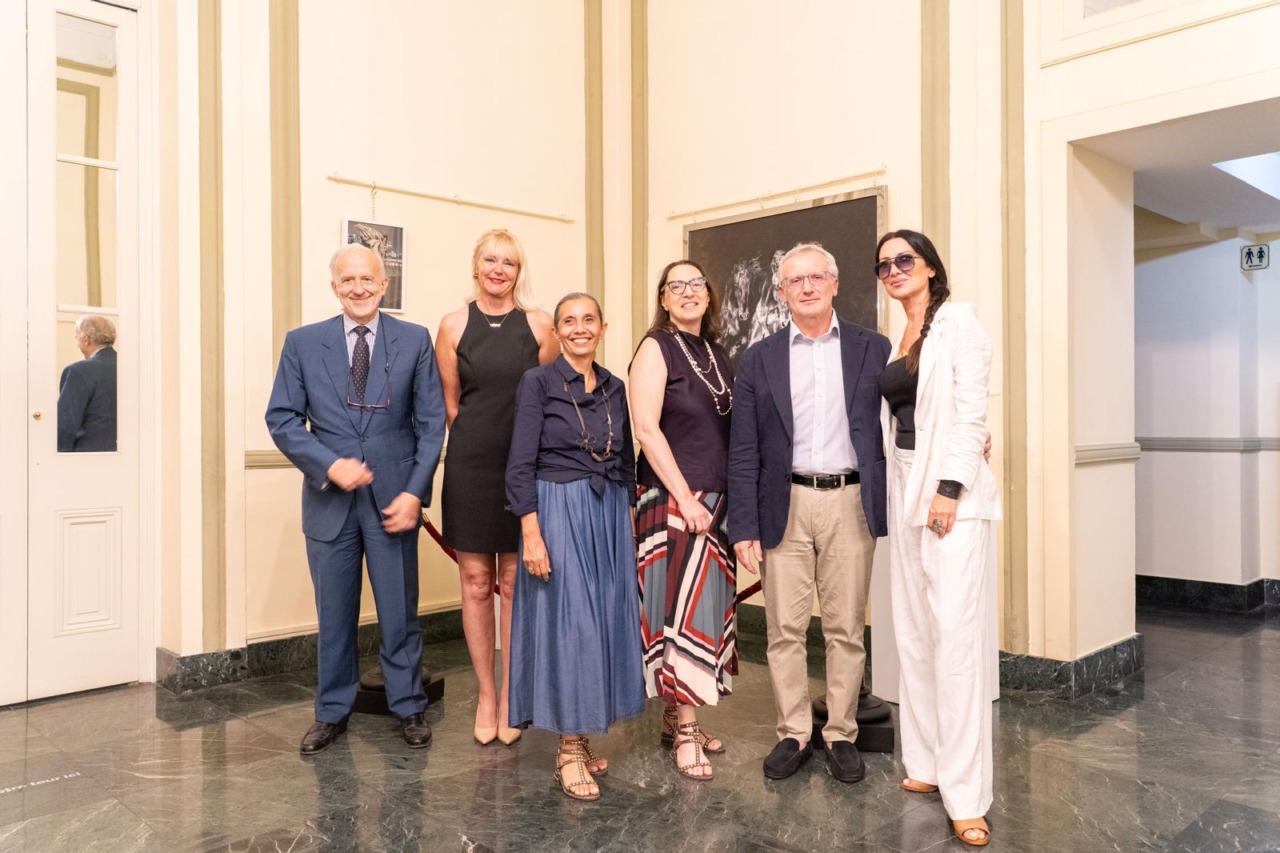 Taglio del nastro per la mostra di Elena Rede al Casinò