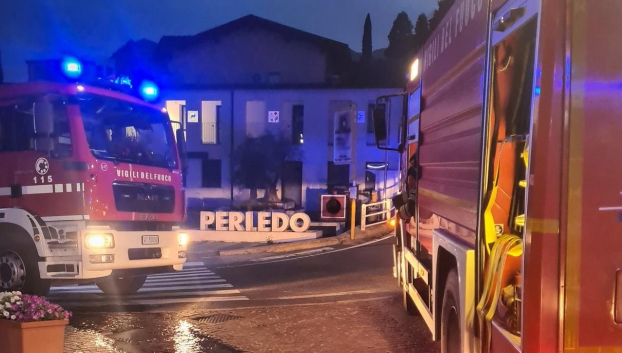 Tetto di un’abitazione in fiamme nel centro di Perledo: intervento dei Vigili del fuoco all’alba