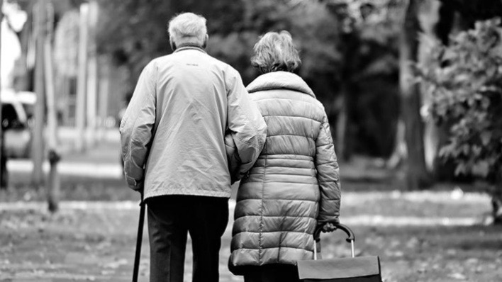 Tra costi per Rsa e quelli per le badanti, a Bergamo gli over 65 sono al verde