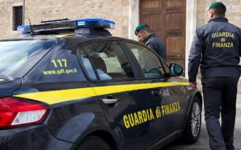 Traffico internazionale di droga e riciclaggio, GdF di Milano sequestra un milione di euro in Kosovo: indagine coordinata dalla Dda di Milano