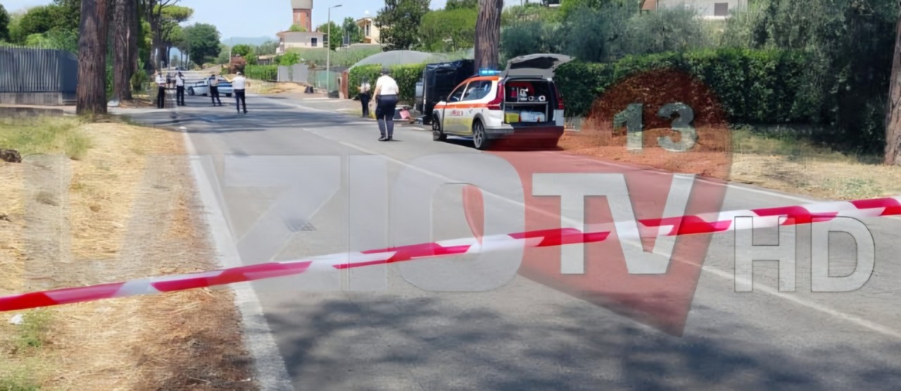 Tragedia sull’Appia, Suv contro un albero: morti un uomo e una donna. Le vittime sono Alessandro Alessandrini e Raffaella Bruni