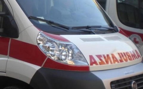 Tragico schianto sull’A26: muore una donna di 64 anni dopo l’impatto con un pullman