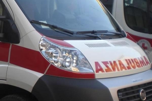 Tragico schianto sull’A26: muore una donna di 64 anni dopo l’impatto con un pullman