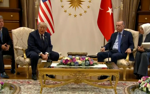 Trump da Ankara su Meloni: “Lei mi piace, in realtà, ma ha rifiutato di aiutarci”