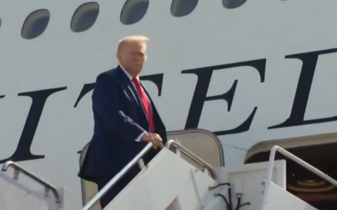 Trump: “Distruggeremo un ponte o una centrale elettrica dell’Iran a ogni attacco contro una nave a Hormuz”