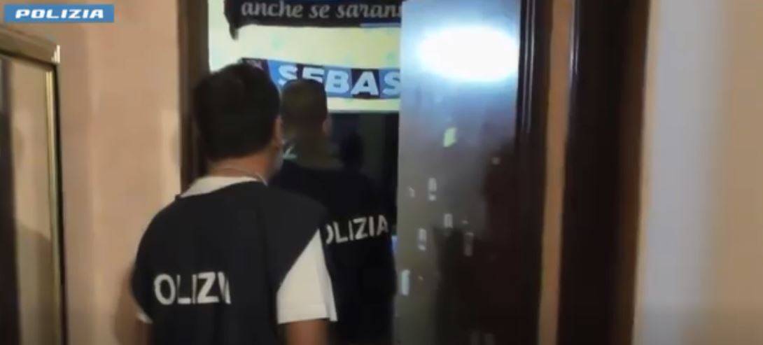 Ucciso in agguato al bus, ai domiciliari anche l’ultrà che lanciò il sasso