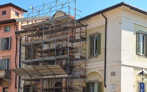 Un lifting da 100mila euro per l’ingresso del Municipio, grazie a un contributo regionale
