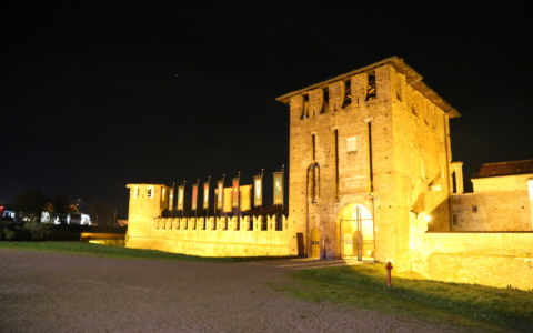 Una notte di teatro, letture e concerti al Castello: arriva «Trasognare»