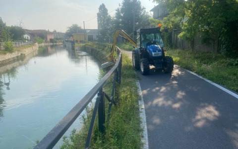 Un’alzaia più ordinata e sicura: taglio dell’erba lungo il Naviglio