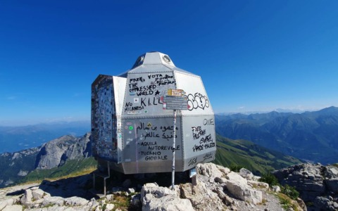 Vandalizzato il bivacco Ferrario in Grignetta