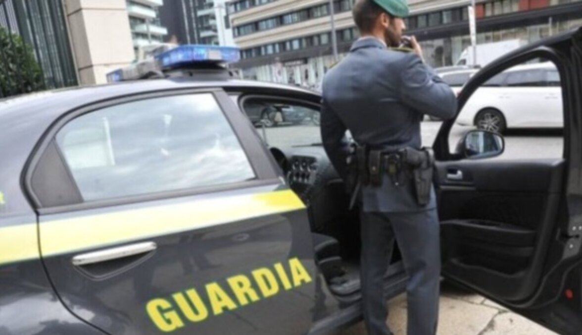 Vendevano crediti fiscali inesistenti al Brescia Calcio: ad un imprenditore e ad un commercialista il divieto di esercitare