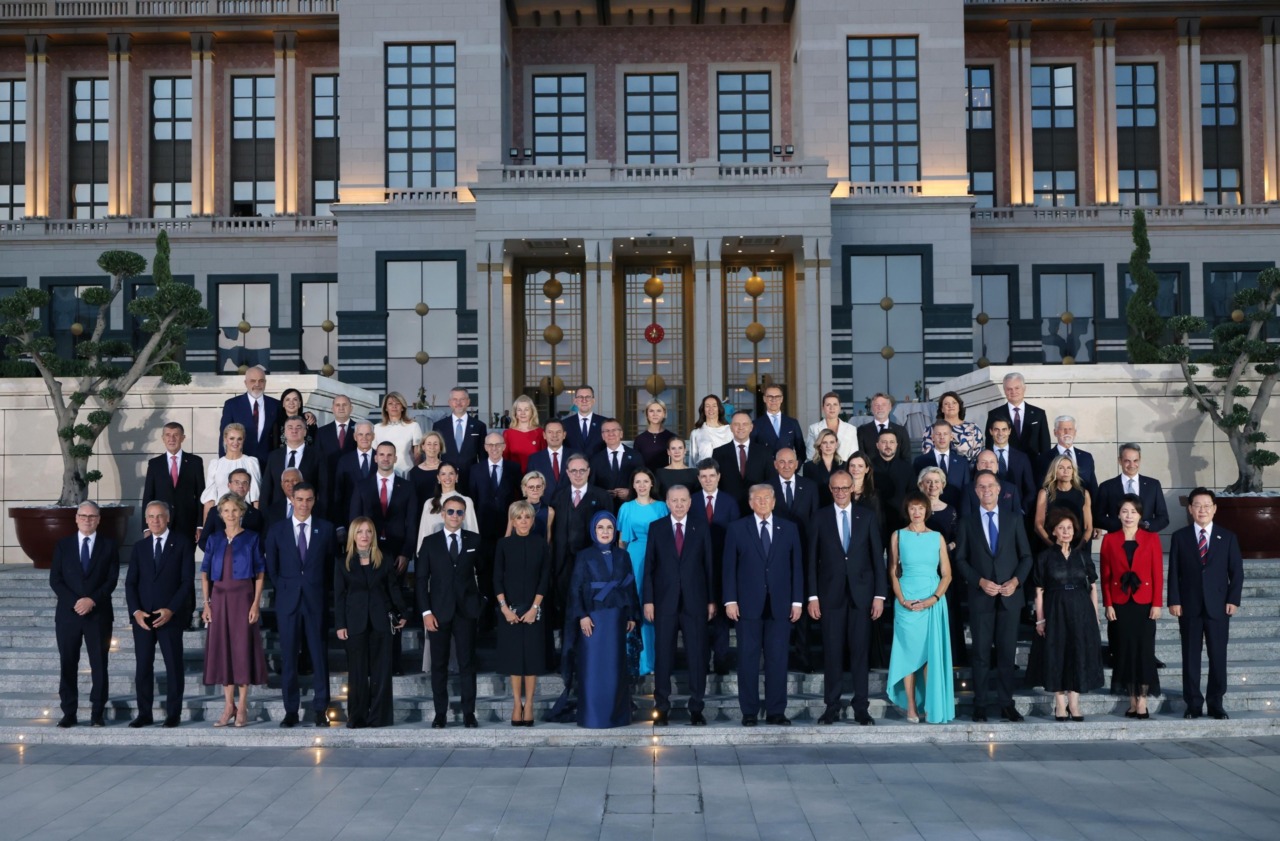 Vertice NATO: com’è andata la cena fra Meloni, Trump e gli altri leader