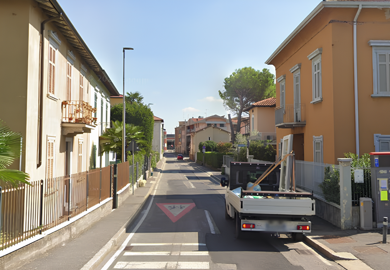 Via San Tomaso de’ Calvi a Bergamo torna a doppio senso: nella notte ci saranno i lavori di ripristino