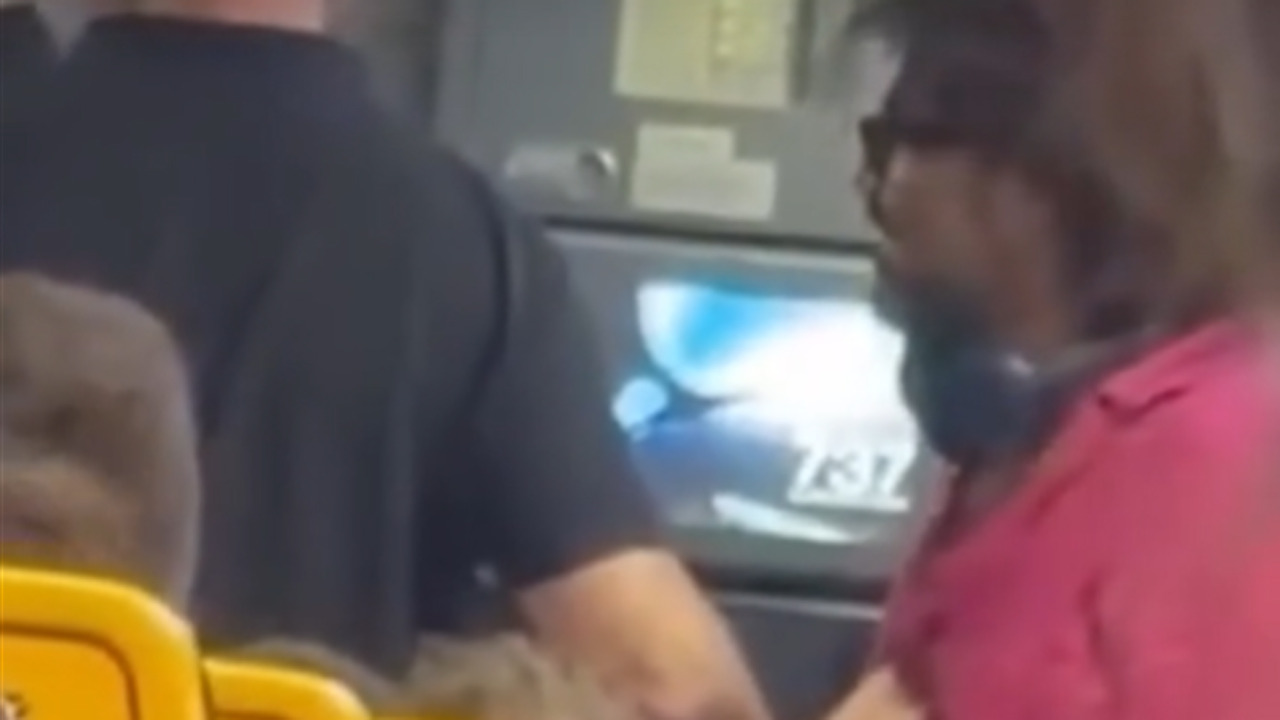 Volo Brindisi-Bergamo: Francesco Renga fatto scendere dall’aereo prima del decollo