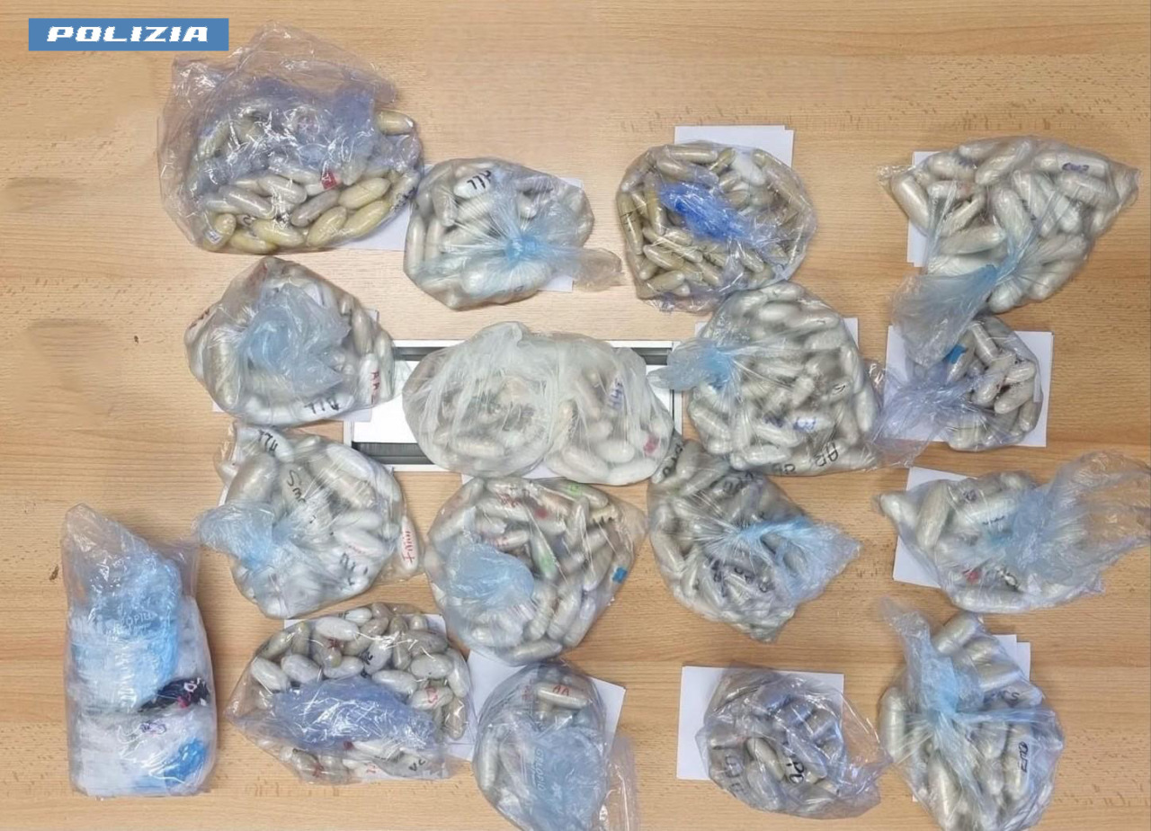 7,8 chili di cocaina ed eroina nello zaino, arrestato