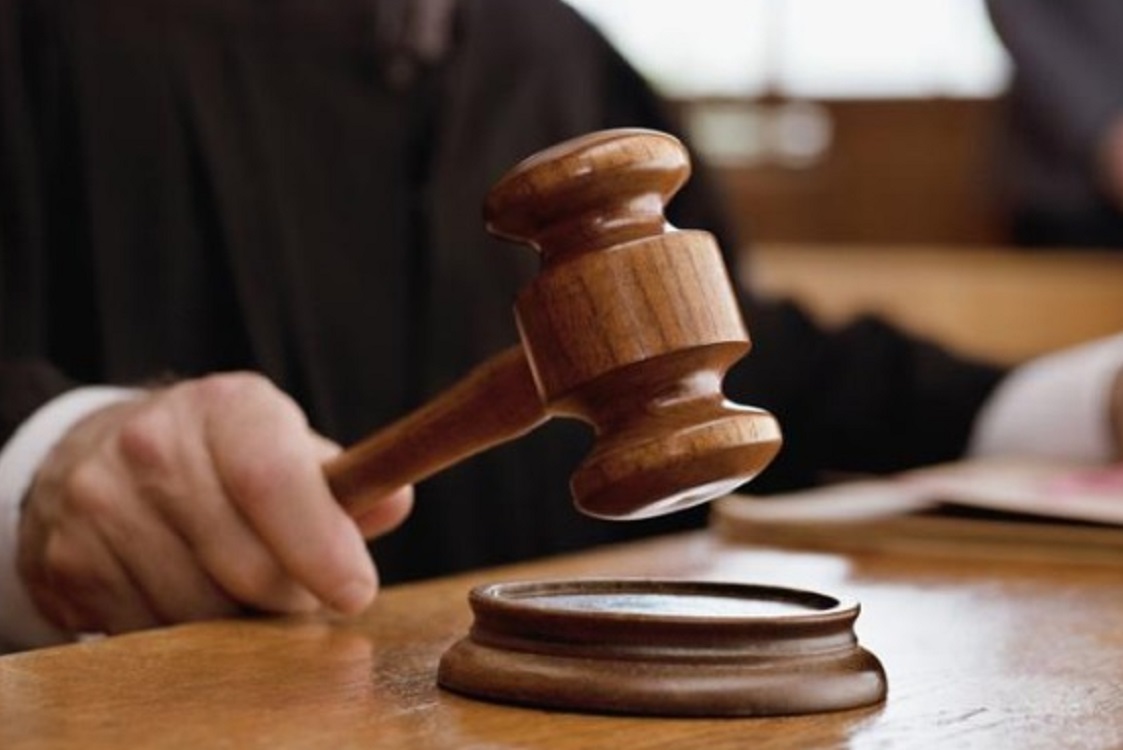 86enne vuole sposare una donna di 35 anni più giovane: il tribunale blocca le nozze