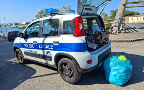 Abusivismo commerciale, la Polizia Locale sequestra 200 chili di merce contraffatta