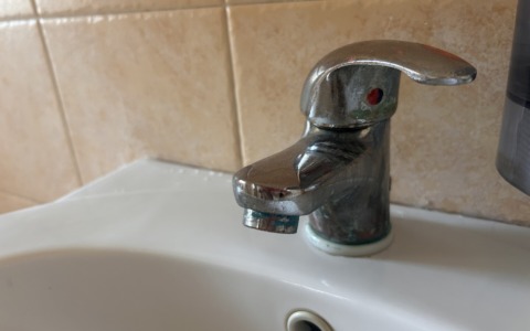 Acqua, tra caldo e disservizi. Intervento dei sindacati e segnalazioni dei cittadini