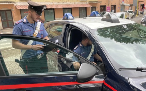 Aggredisce la ex compagna sotto casa, arrestato 38enne