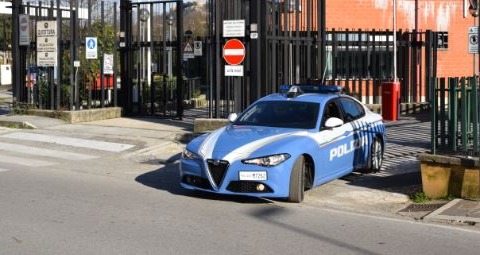 Anziana malata e sola in casa, soccorsa dalla Polizia. Denunciata la figlia