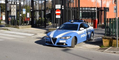 Anziana malata e sola in casa, soccorsa dalla Polizia. Denunciata la figlia