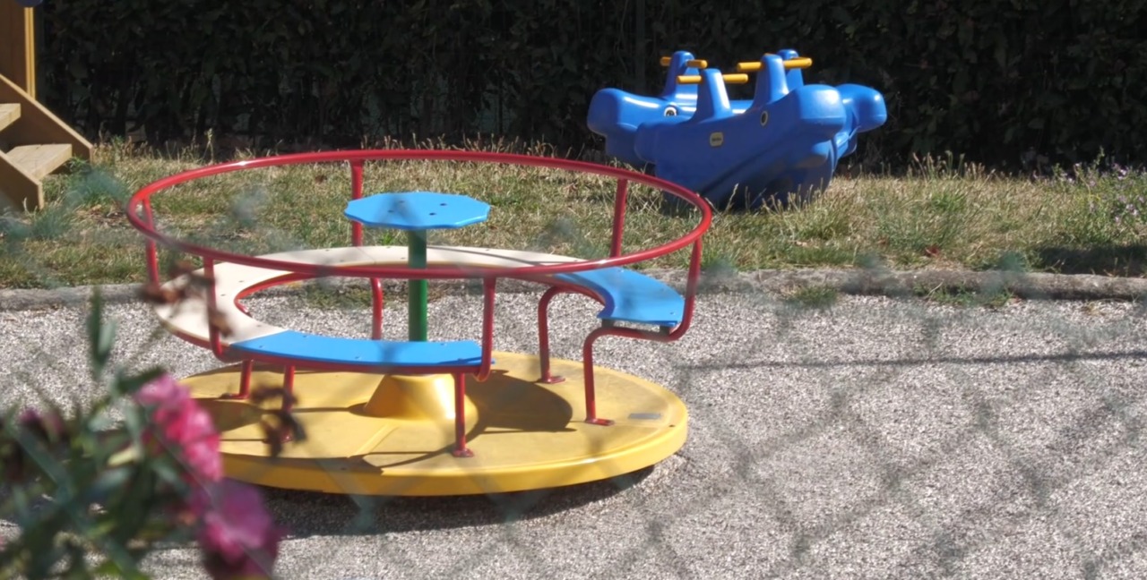 Bimbi maltrattati revocati i domiciliari alle maestre indagate